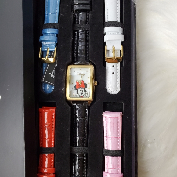 NWOT Disney Minnie mouse changeable banded watch - Picture 1 of 8